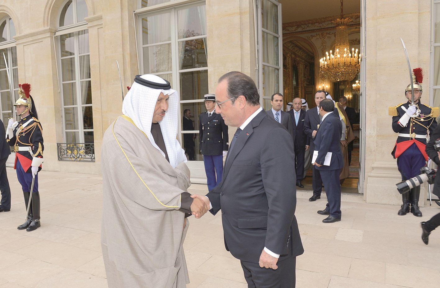 حديث بين هولاند والمبارك