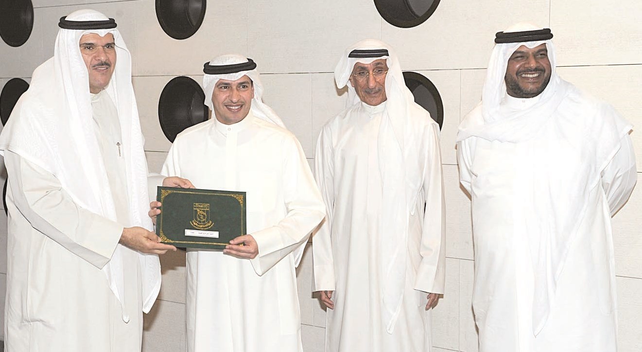 u0633u0644u0645u0627u0646 u0627u0644u062du0645u0648u062f u0645u0643u0631u0651u0645u0627u064b u0639u0644u064a u0645u0631u0648u064a u0641u064a u062du0641u0644 u00abu0627u0644u0647u064au0626u0629u00bb (u0643u0648u0646u0627)