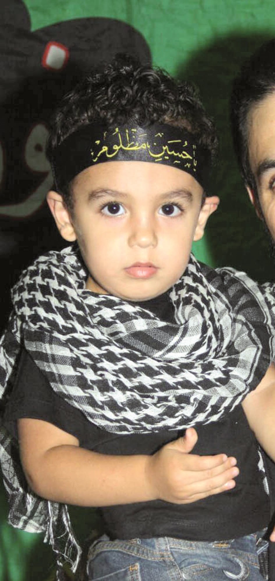 ... وطفل في مجلس آخر