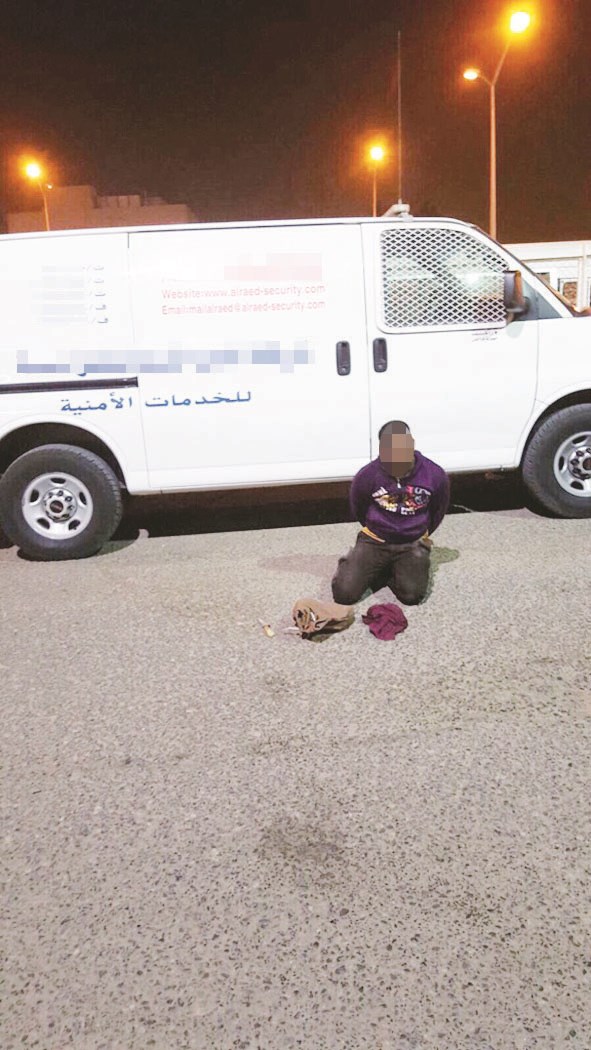 u0627u0644u062cu0627u0646u064a u0645u0636u0628u0648u0637u0627u064b u0645u0639 u0627u0644u0643u064au0633 u0627u0644u0645u0633u0631u0648u0642 u0648u062eu0644u0641u0647 u0633u064au0627u0631u0629 u0646u0642u0644 u0627u0644u0623u0645u0648u0627u0644