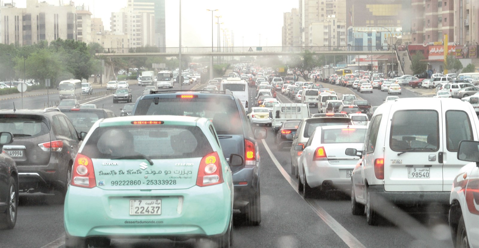 ازدحام مروري نتيجة زخات المطر