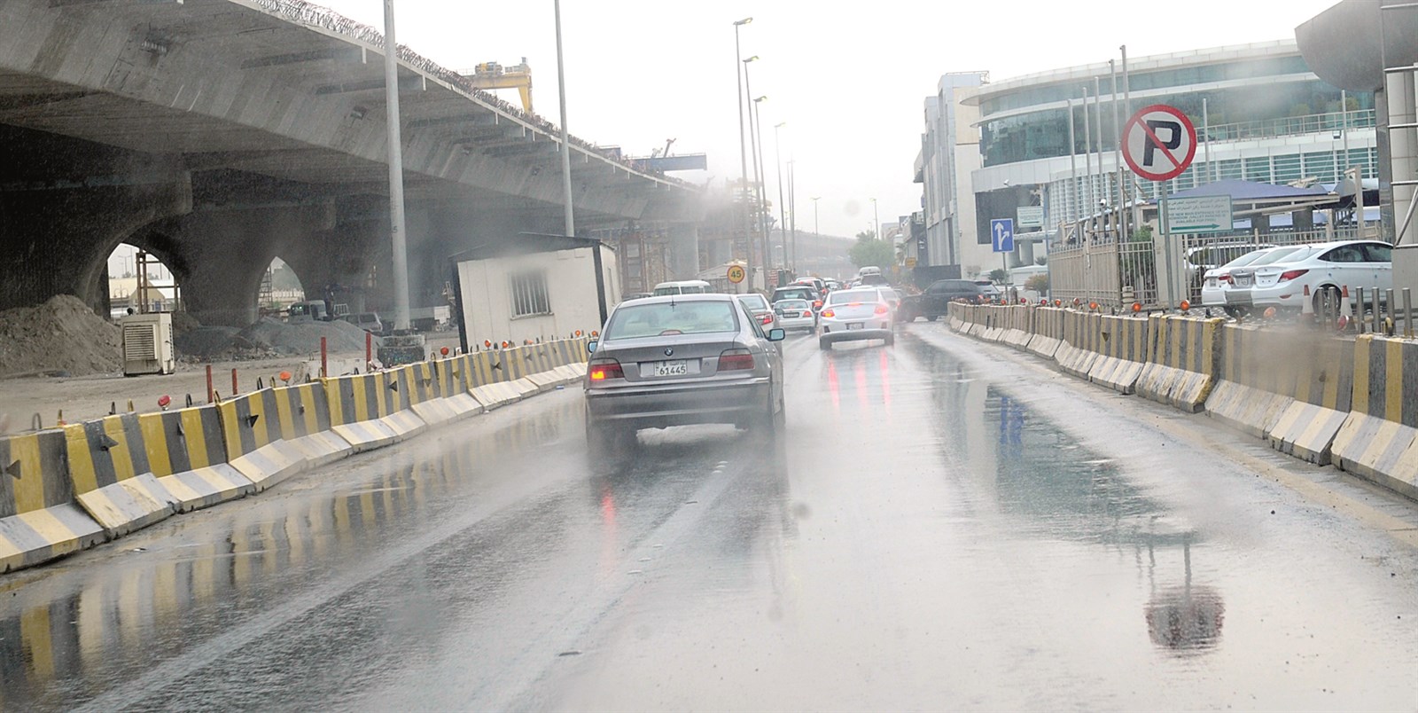 الأمطار بللت الطرق أمس