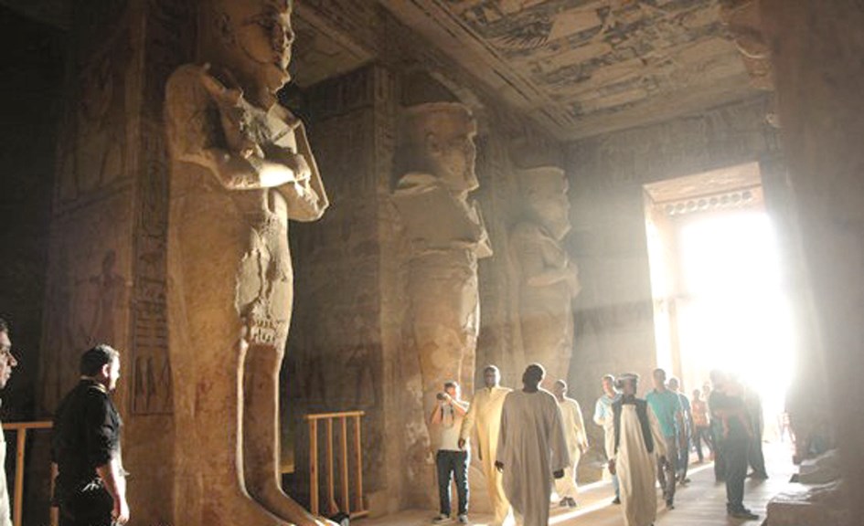 ...وفي طريقها إلى داخل المعبد في ساعة مبكرة من صباح أمس