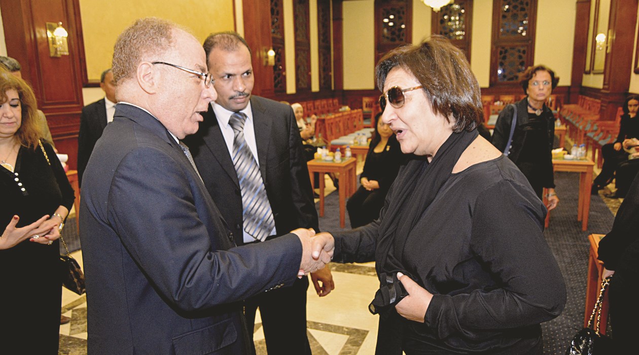 u0648u0632u064au0631 u0627u0644u062bu0642u0627u0641u0629 u0627u0644u0645u0635u0631u064a u0645u0639u0632u064au0627u064b u0632u0648u062cu0629 u0627u0644u063au064au0637u0627u0646u064a