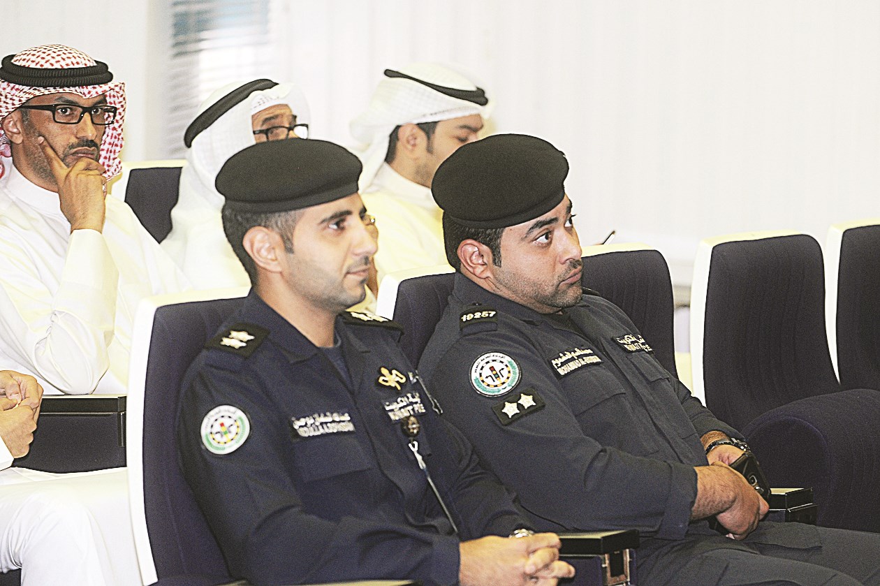 «الداخلية» تستمع إلى رسالة وزارة الكهرباء  (تصوير زكريا عطية)