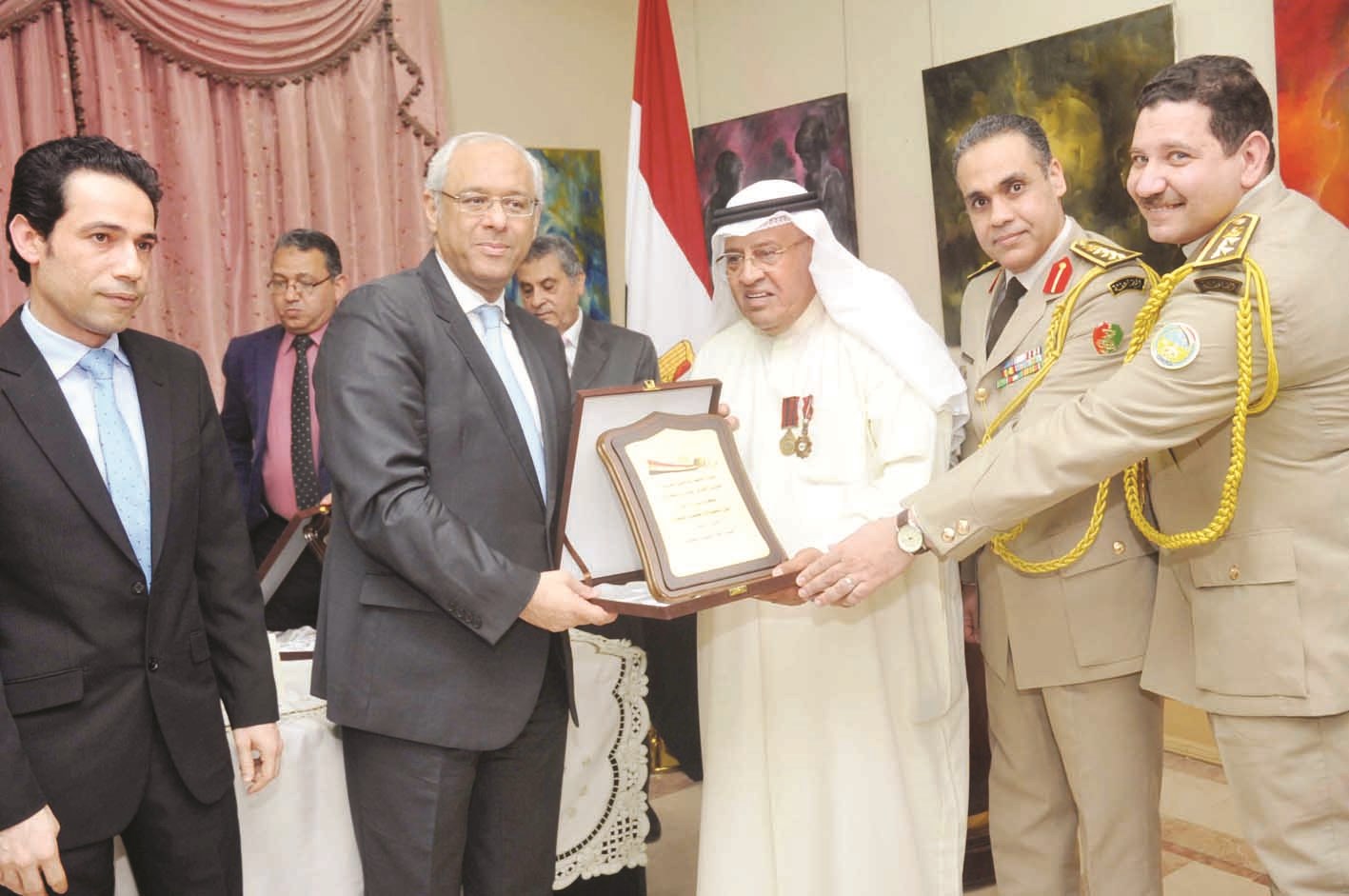 u0639u0628u062fu0627u0644u0644u0647 u0627u0644u0645u0642u0644u062f u0645u062au0633u0644u0645u0627u064b u062fu0631u0639u0627u064b u062au0643u0631u064au0645u064au0629