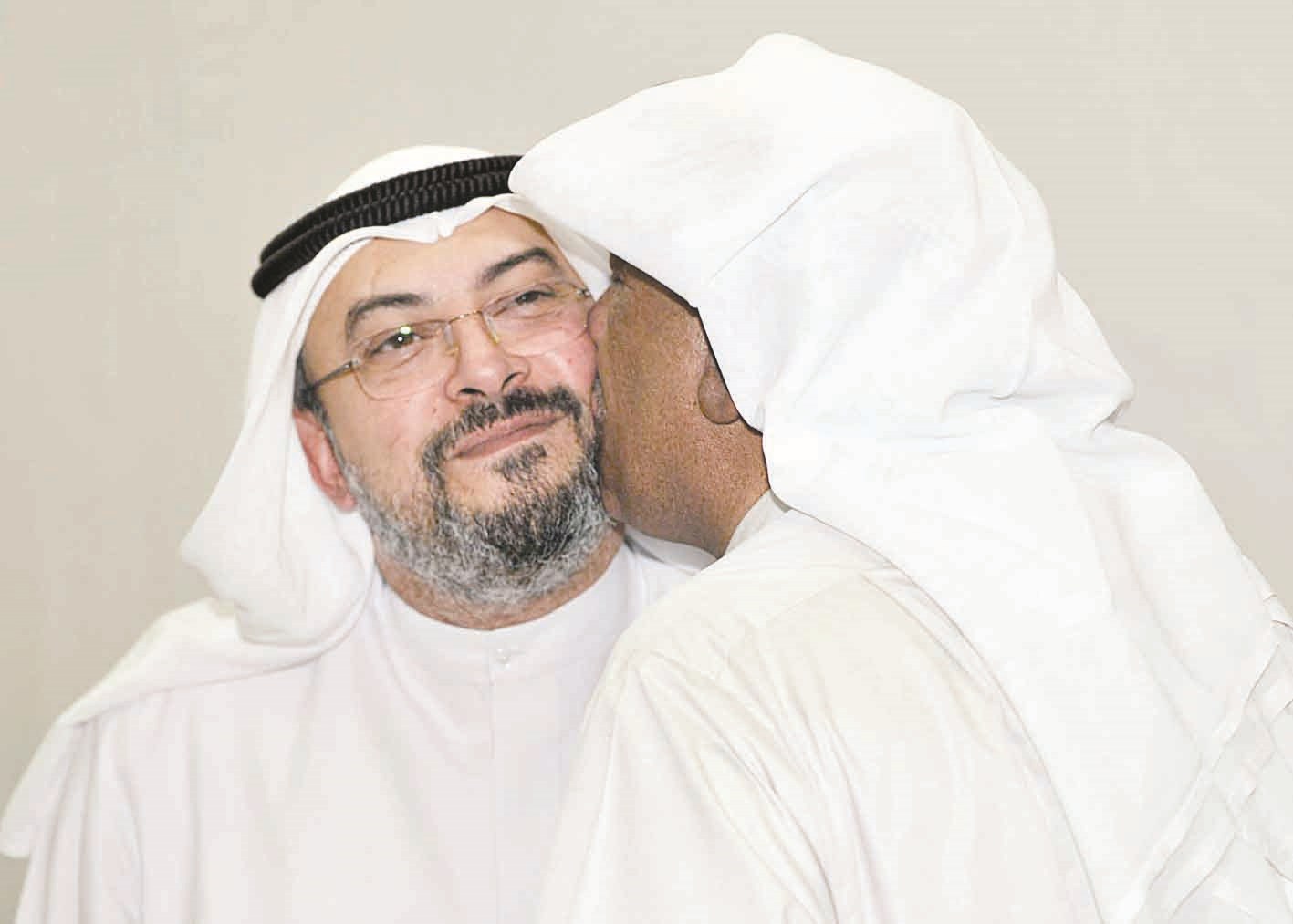 u0639u0628u062fu0627u0644u0644u0647 u0627u0644u0643u0646u062fu0631u064a u064au0642u0628u0651u0644 u0637u0644u0627u0644 u0627u0644u0641u0647u062f u0642u0628u0644 u0628u062fu0627u064au0629 u0627u0644u0627u062cu062au0645u0627u0639   (u062au0635u0648u064au0631 u0633u0639u062f u0647u0646u062fu0627u0648u064a)