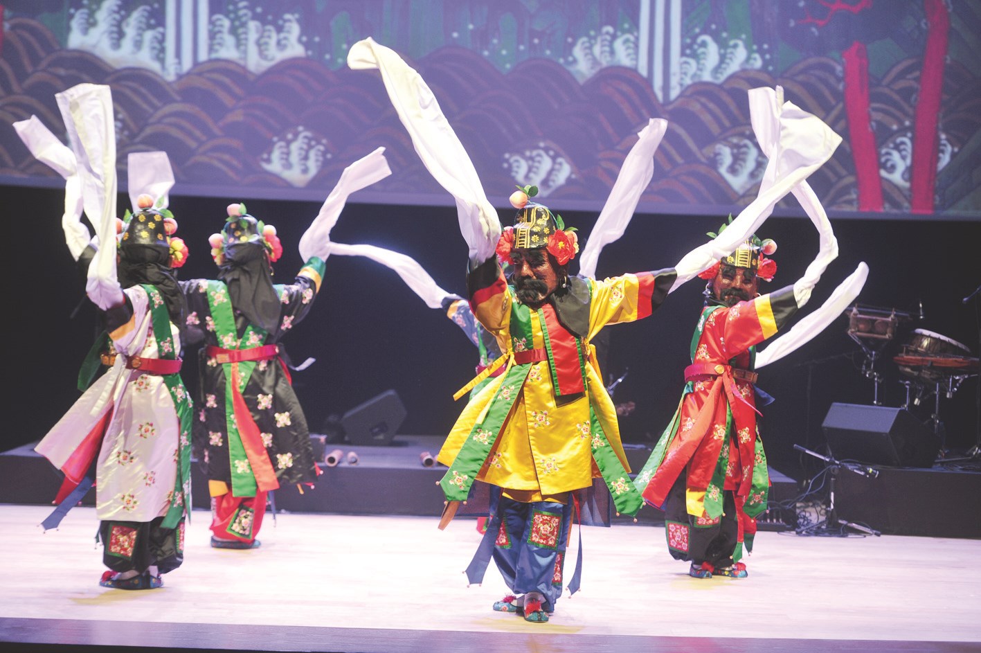 u062cu0627u0646u0628 u0645u0646 u0623u0645u0633u064au0629 u0627u0644u0641u0648u0644u0643u0644u0648u0631 u0627u0644u0643u0648u0631u064a (u062au0635u0648u064au0631 u0646u0648u0631 u0647u0646u062fu0627u0648u064a)