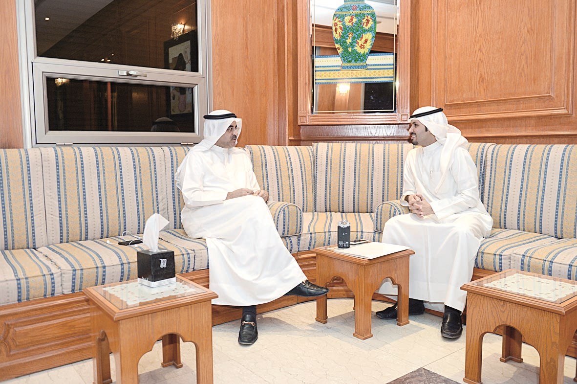 المليفي متحدثاً للزميل حمد السهيل