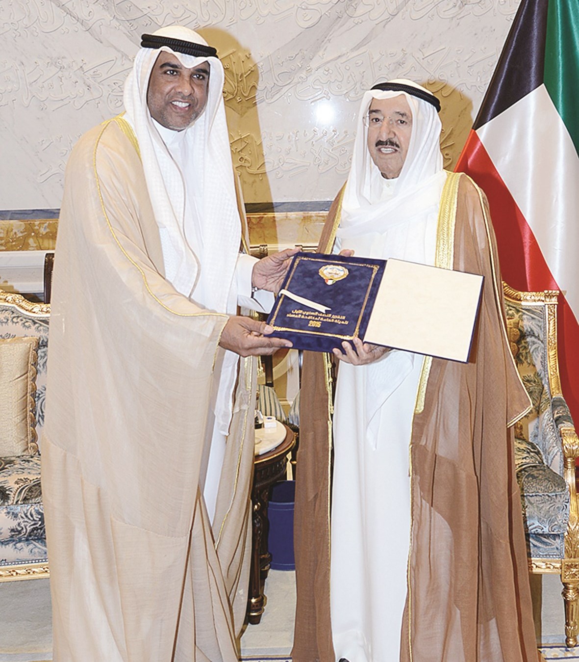 ... ويتسلم من النمش تقرير «مكافحة الفساد»