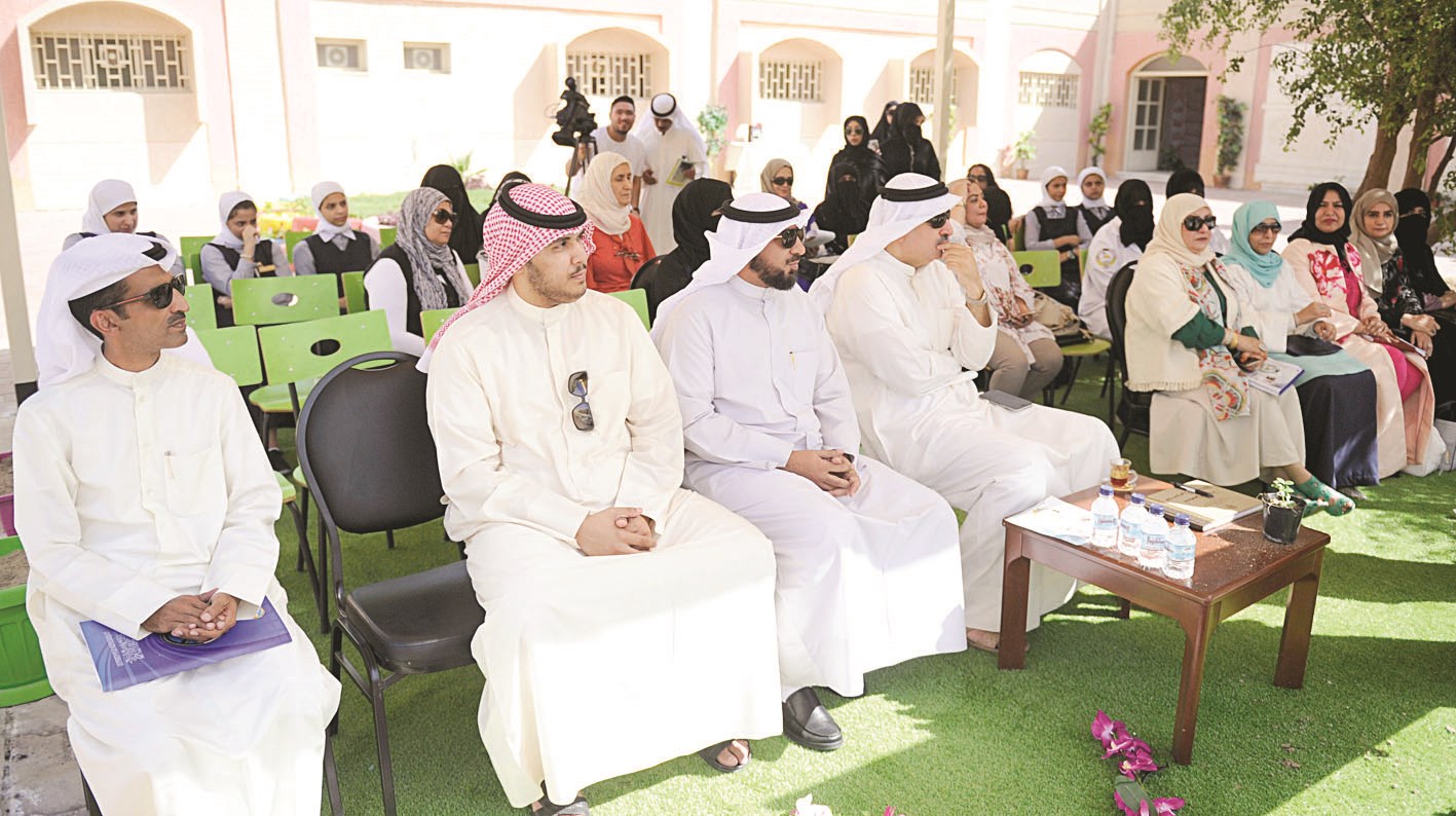 بن غيث والخالدي والعازمي في مقدم حضور الحفل