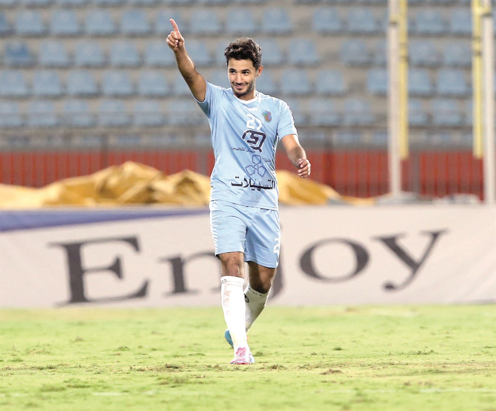 u0627u0644u0639u0646u0632u064a u0644u0627u0639u0628 u0627u0644u0633u0627u0644u0645u064au0629 u064au062du062au0641u0644 u0628u0623u062du062f u0647u062fu0641u064au0647 u0641u064a u0645u0631u0645u0649 u0643u0627u0638u0645u0629  (u0627u0644u0623u0632u0631u0642 u062fu0648u062a u0643u0648u0645)