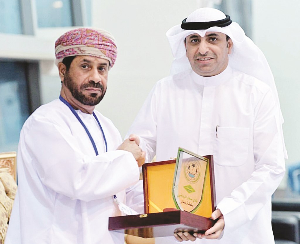 u0631u0634u064au062f u0627u0644u0639u0646u0632u064a u064au0642u062fu0651u0645 u062fu0631u0639u0627u064b u062au0630u0643u0627u0631u064au0629 u0644u0625u062fu0627u0631u064a u0627u0644u0648u0641u062f u0627u0644u0639u0645u0627u0646u064a