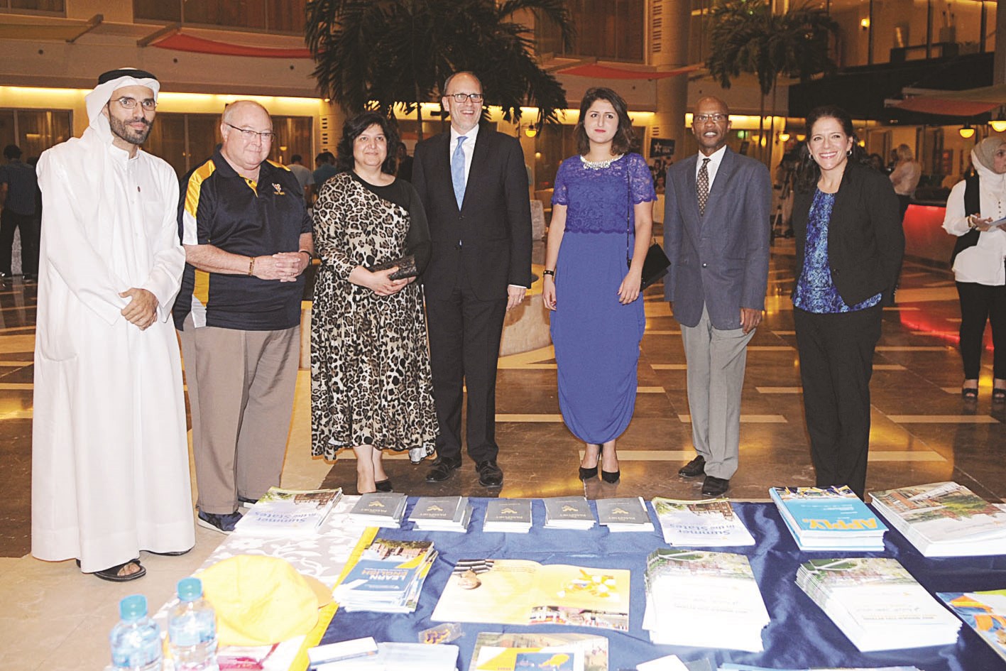 u0633u064au0644u064au0645u0627u0646 u0645u062au0648u0633u0637u0627u064b u0623u0645u064au0646u0629 u0627u0644u0645u0637u0648u0639 u0648u0646u062cu0644u0627u0621 u0627u0644u0646u0642u064a u0648u0639u062fu062fu0627u064b u0645u0646 u0627u0644u062du0636u0648u0631 (u062au0635u0648u064au0631 u0643u0631u0645 u0630u064au0627u0628)