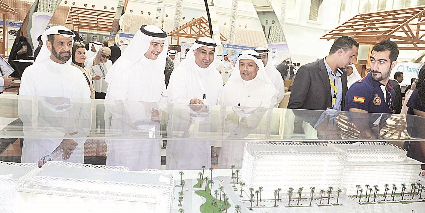 u0627u0644u0623u062bu0631u064a u0641u064a u062cu0648u0644u0629 u0639u0644u0649 u0627u0644u062au0635u0627u0645u064au0645 u0627u0644u0645u0639u0631u0648u0636u0629 (u062au0635u0648u064au0631 u0632u0643u0631u064au0627 u0639u0637u064au0629)