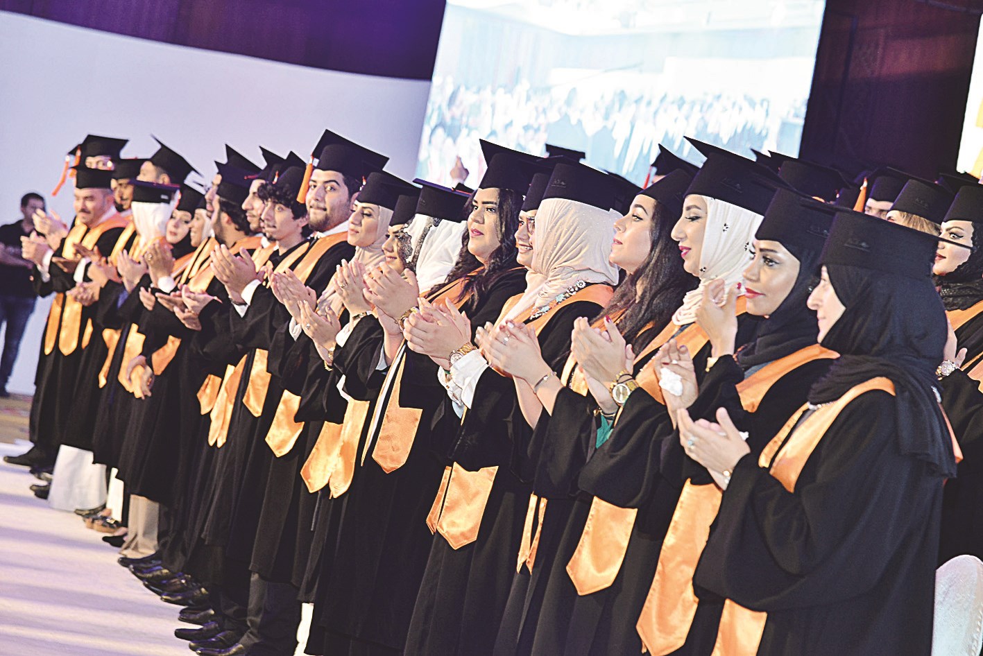 خريجو الدبلوم