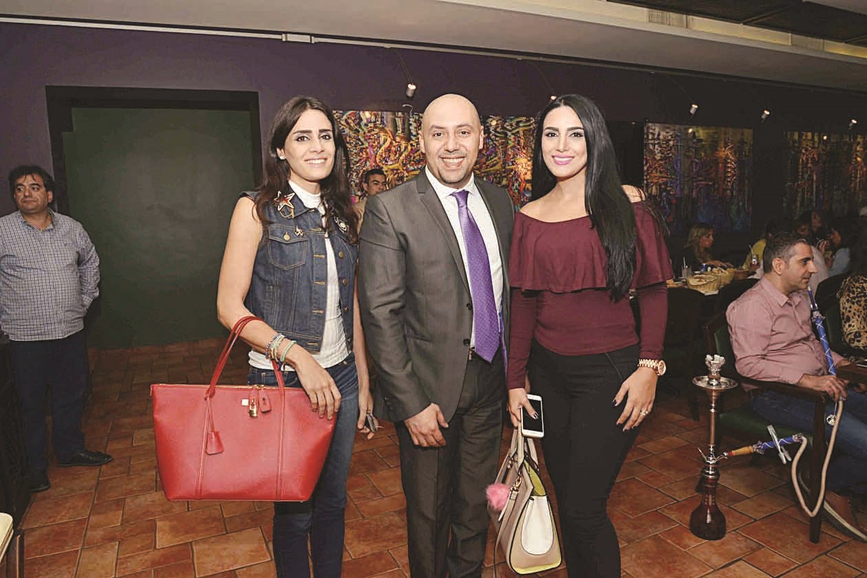 هاني قابيل متوسطاً سارة الخنسا وغنوة صالحة