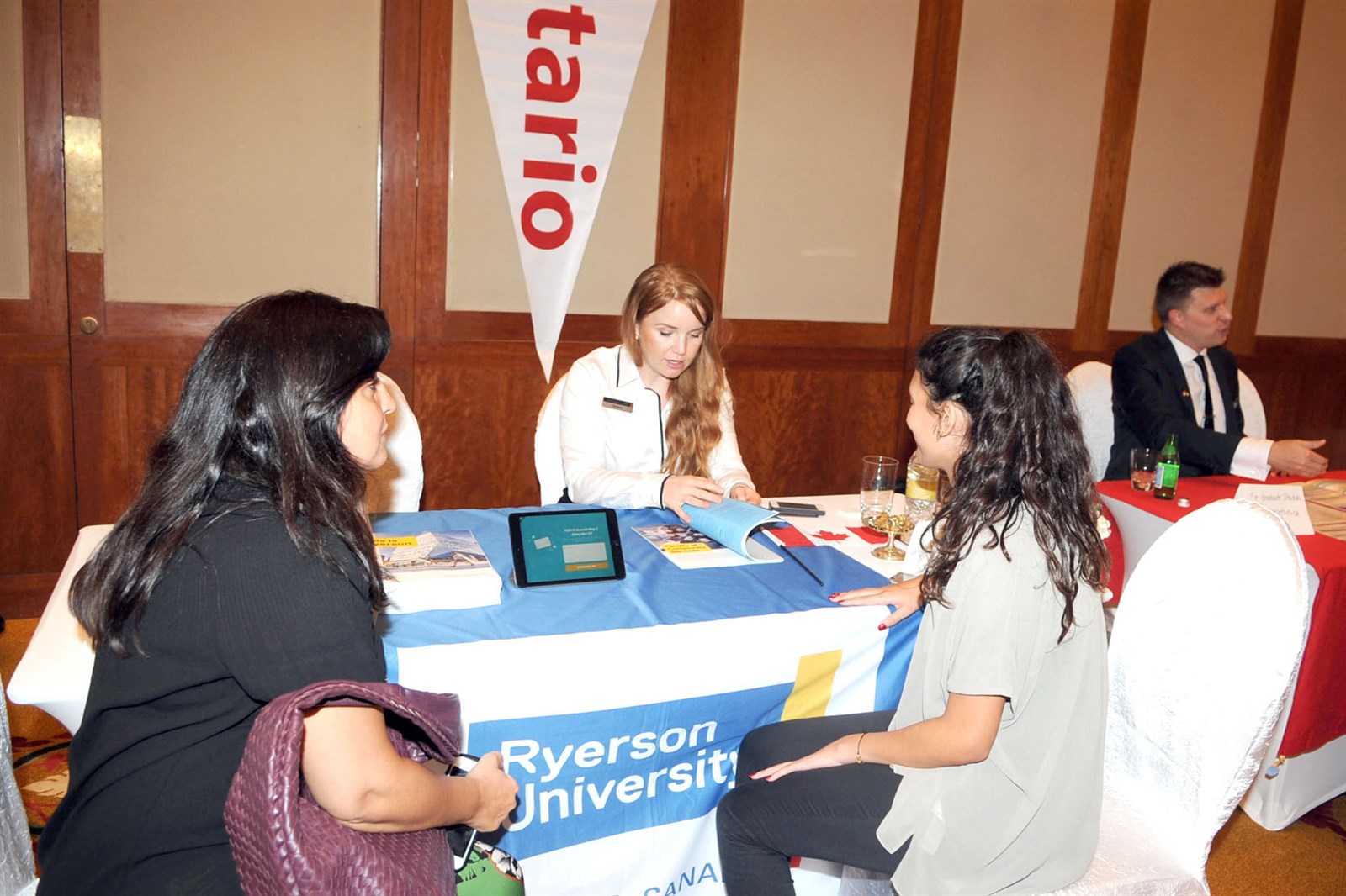 جانب من المعرض