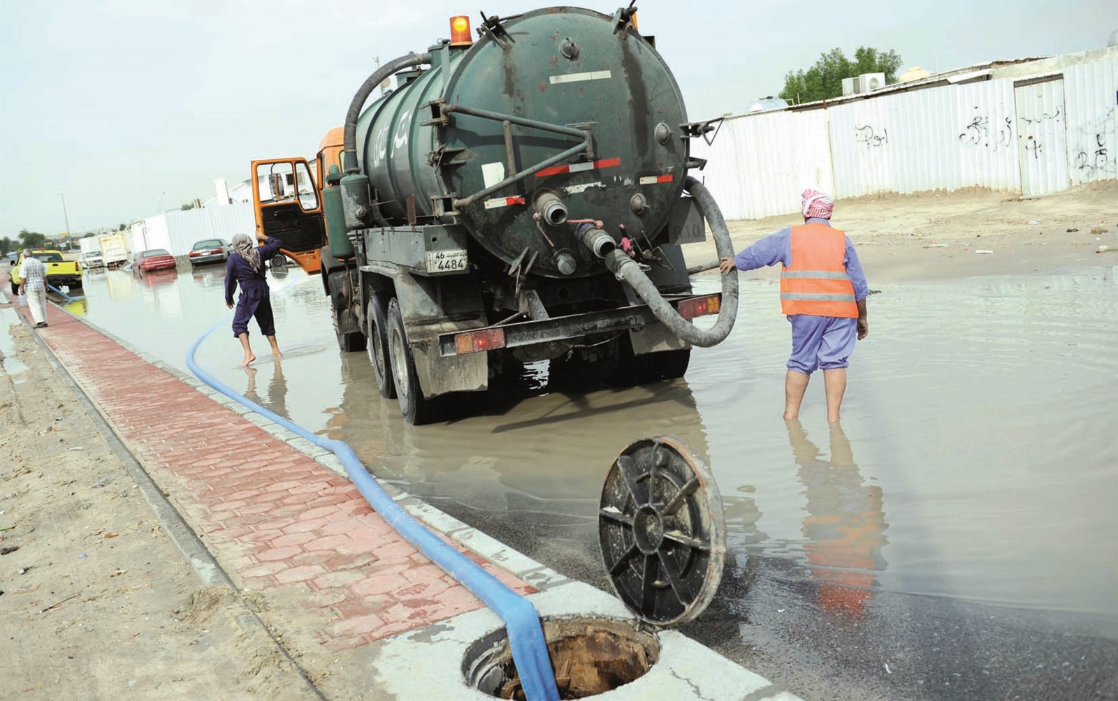 فرق الطوارئ انتشرت لشفط المياه