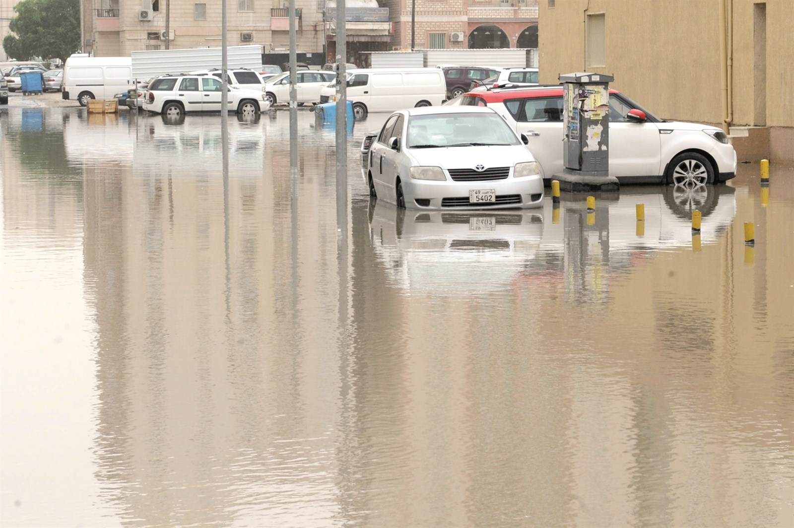 إني أغرق... أغرق  (تصوير زكريا عطية)
