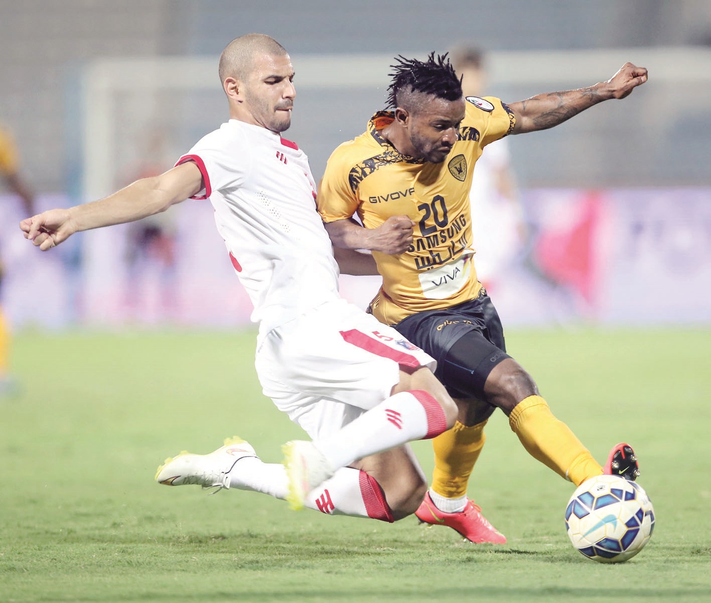 u0633u064au062fu0648u0628u0627 u0633u0627u0645u0648u0627u0647 u0641u064a u0635u0631u0627u0639 u0639u0644u0649 u0627u0644u0643u0631u0629 u0645u0639 u0641u0647u062f u0627u0644u0647u0627u062cu0631u064a (u0627u0644u0623u0632u0631u0642 u062fu0648u062a u0643u0648u0645)