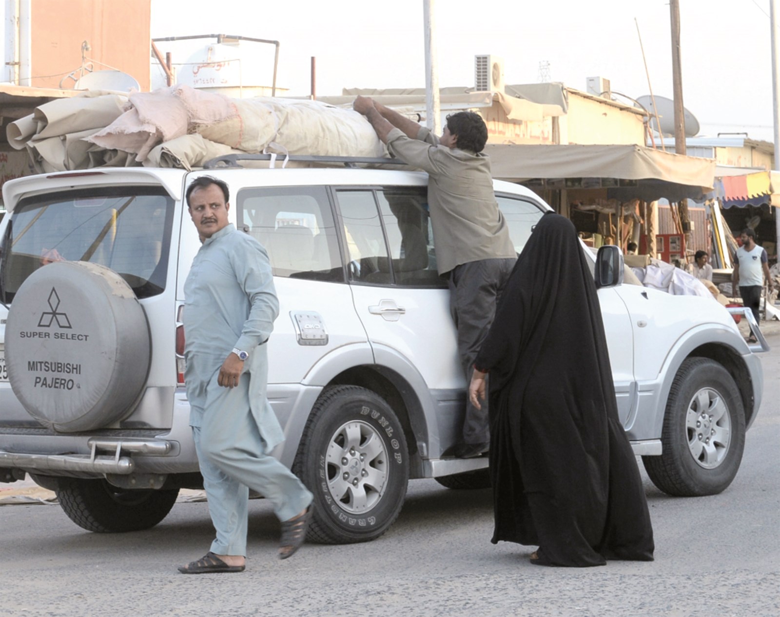 خيمة في طريقها إلى مالكها