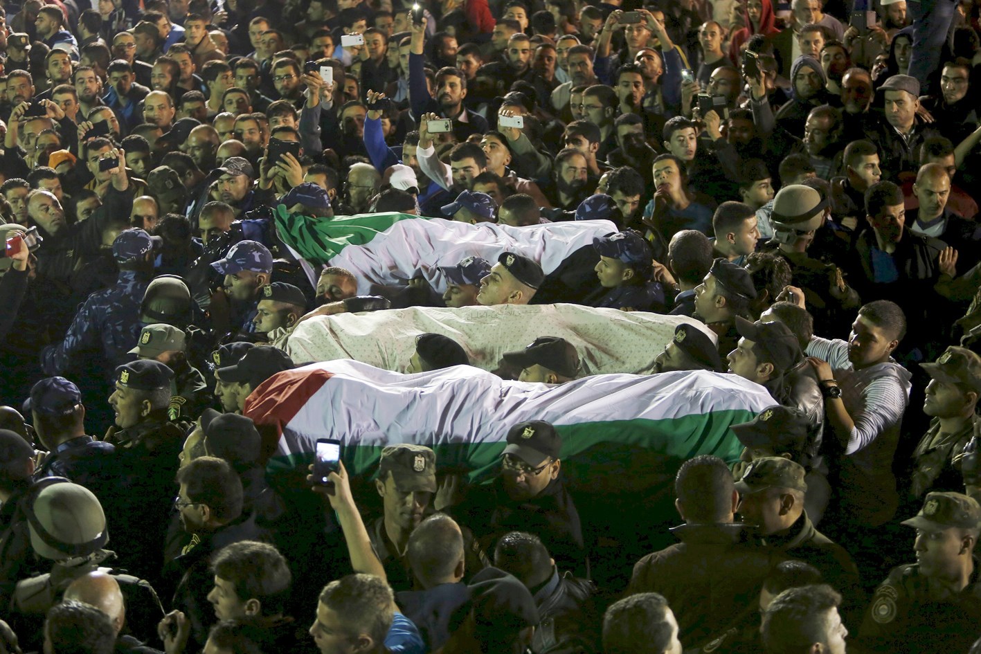 u0641u0644u0633u0637u064au0646u064au0648u0646 u064au0634u064au0639u0648u0646 u062cu062bu0627u0645u064au0646 u0642u062au0644u0649 u0633u0642u0637u0648u0627 u0628u0631u0635u0627u0635 u0627u0644u062cu064au0634 u0627u0644u0627u0633u0631u0627u0626u064au0644u064a u0641u064a u0627u0644u062eu0644u064au0644 (u0631u0648u064au062au0631u0632)