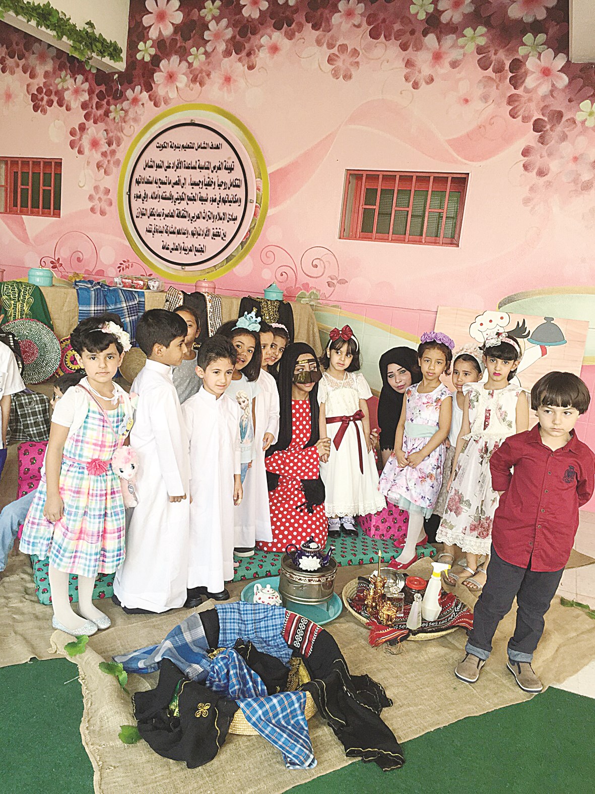 الأطفال في الركن الشعبي