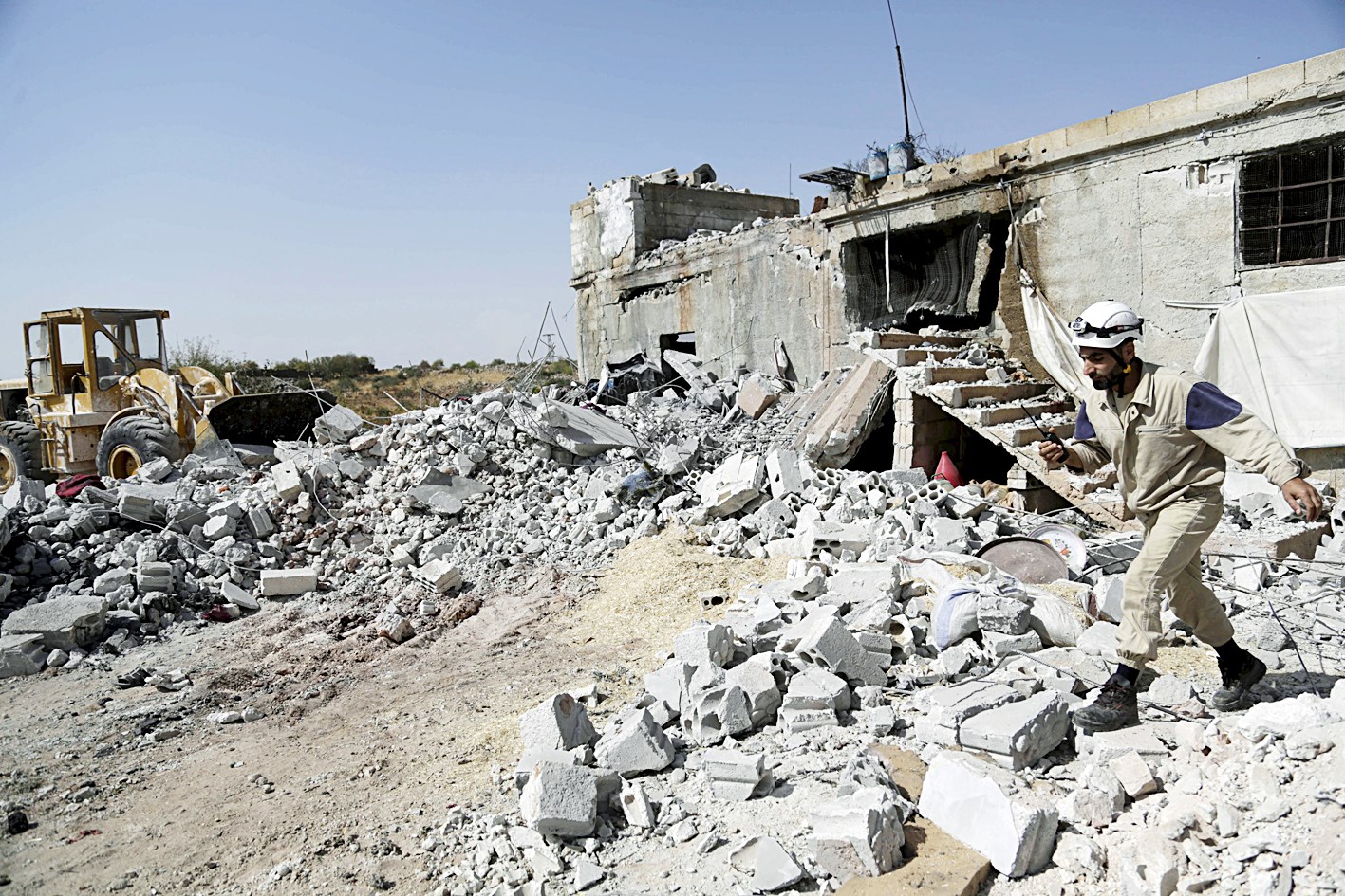 u0622u062bu0627u0631 u0642u0635u0641 u0627u0644u0637u0627u0626u0631u0627u062a u0627u0644u0631u0648u0633u064au0629 u0641u064a u0628u0644u062fu0629 u0625u062du0633u0645 u0641u064a u0631u064au0641 u0625u062fu0644u0628 (u0625u062fu0644u0628)