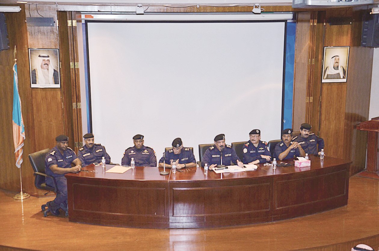 العلي متوسطاً المديرين العامين للأمن