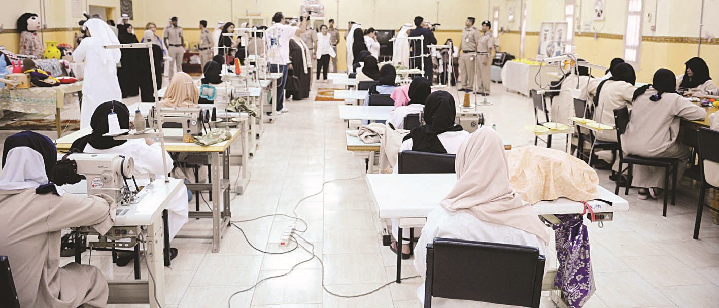 ...وورشة الخياطة للسجينات