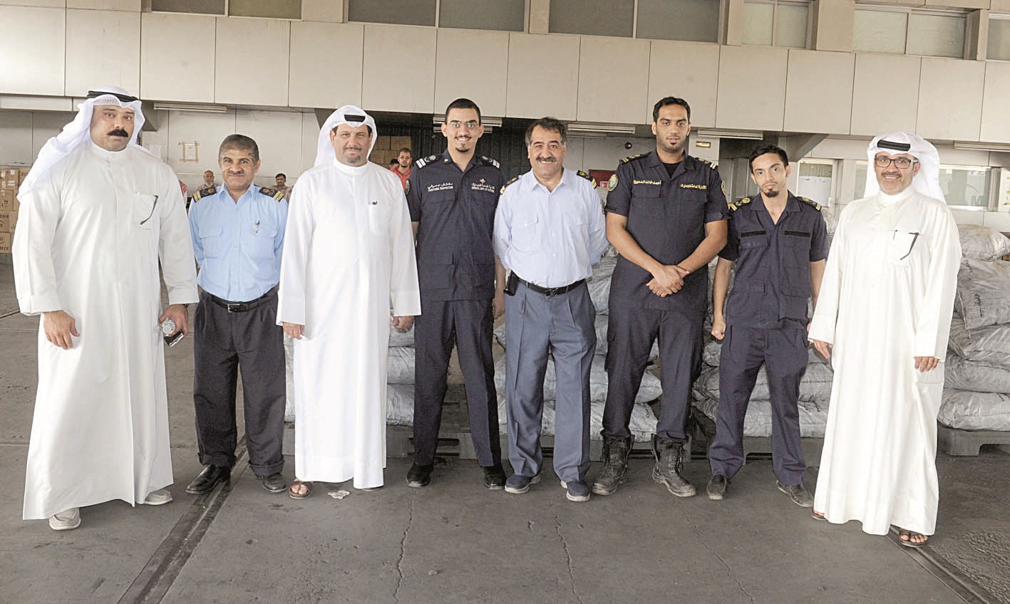 مطر المصيريع متوسطاً عدداً من الجمركيين (تصويرزكريا عطية)