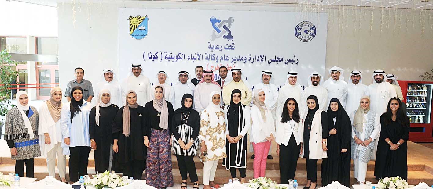 u0627u0644u062fu0639u064au062c u0648u0645u0633u0624u0648u0644u0648 u0627u0644u0648u0643u0627u0644u0629 u0648u0639u0645u064au062f u0643u0644u064au0629 u0627u0644u0622u062fu0627u0628 u0645u0639 u0627u0644u0637u0644u0628u0629 u062eu0631u064au062cu064a u0627u0644u062fu0648u0631u0629 u0627u0644u062au0623u0647u064au0644u064au0629 (u062au0635u0648u064au0631 u0632u0643u0631u064au0627 u0639u0637u064au0629)