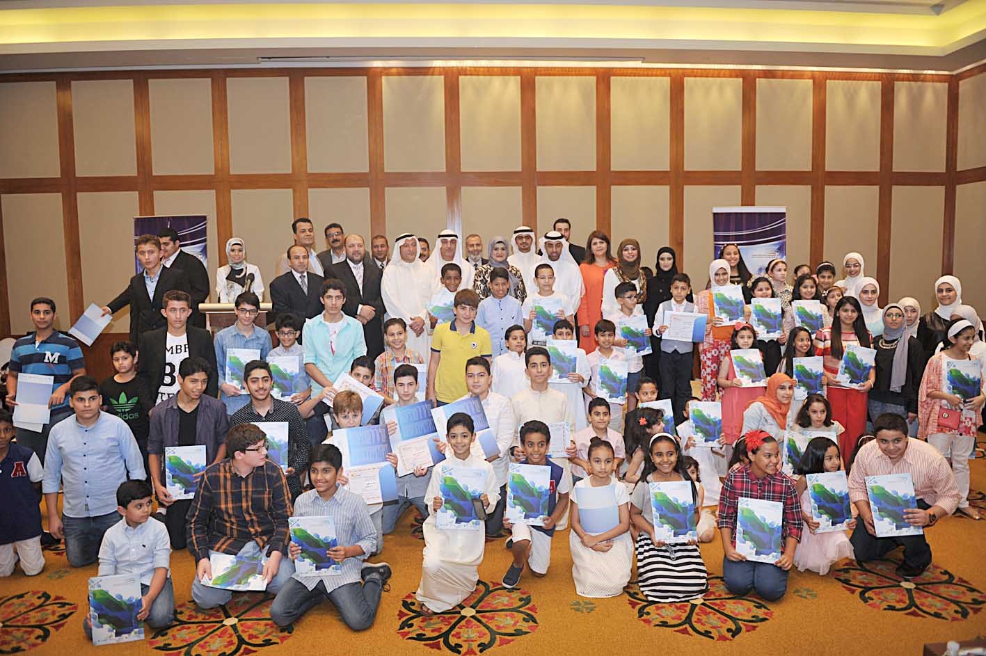 u0627u0644u062eu0631u064au062cu0648u0646 u0645u0639 u0642u064au0627u062fu0627u062a u0627u0644u062du0641u0644 (u062au0635u0648u064au0631 u0646u0648u0631 u0647u0646u062fu0627u0648u064a)