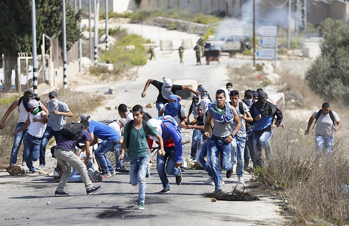 u0641u0644u0633u0637u064au0646u064au0648u0646 u064au0631u0634u0642u0648u0646 u062cu0646u0648u062fu0627u064b u0625u0633u0631u0627u0626u064au0644u064au064au0646 u0628u0627u0644u062du062cu0627u0631u0629 u062eu0644u0627u0644 u0627u0634u062au0628u0627u0643u0627u062a u0642u0631u0628 u0631u0627u0645 u0627u0644u0644u0647 (u0631u0648u064au062au0631u0632)