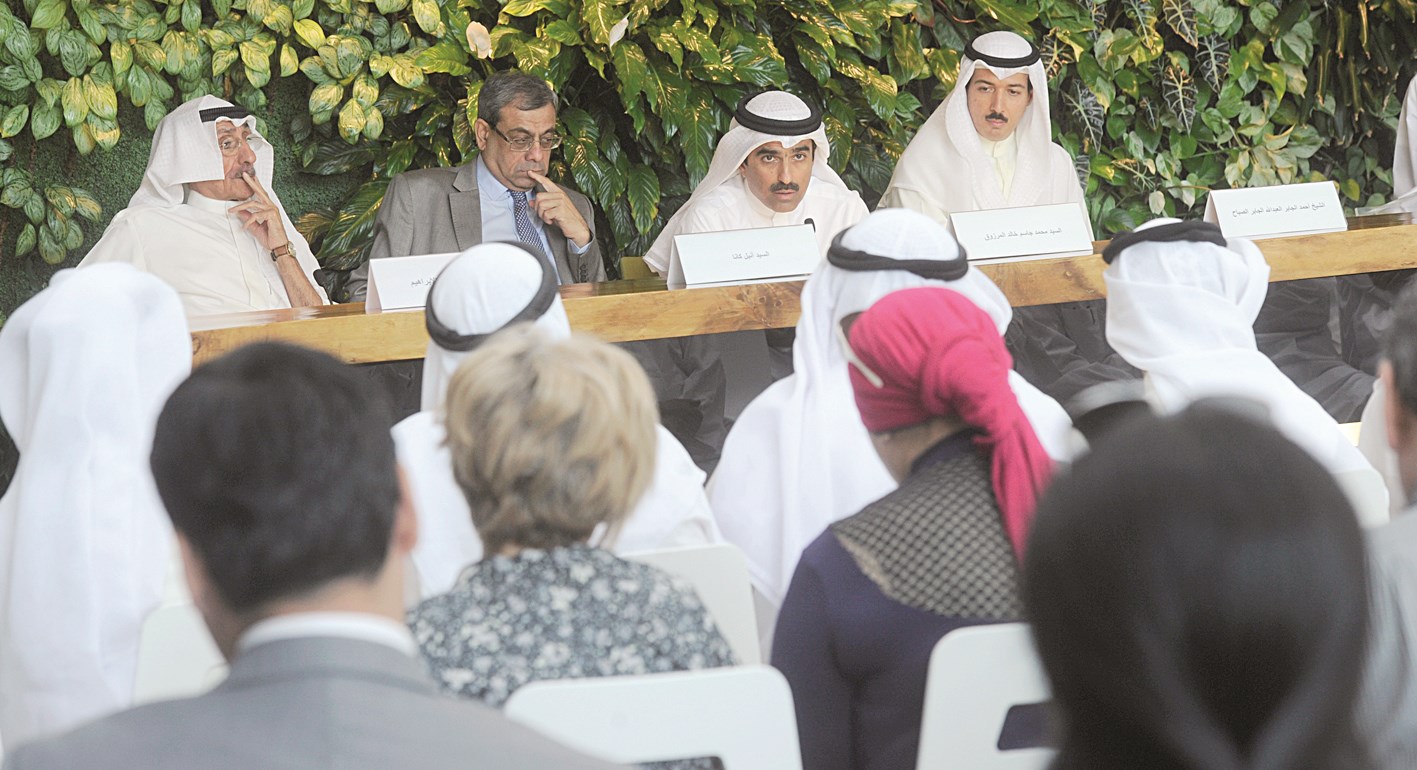 المرزوق والشيخ أحمد الجابر في جانب من المؤتمر الصحافي (تصوير نايف العقلة)