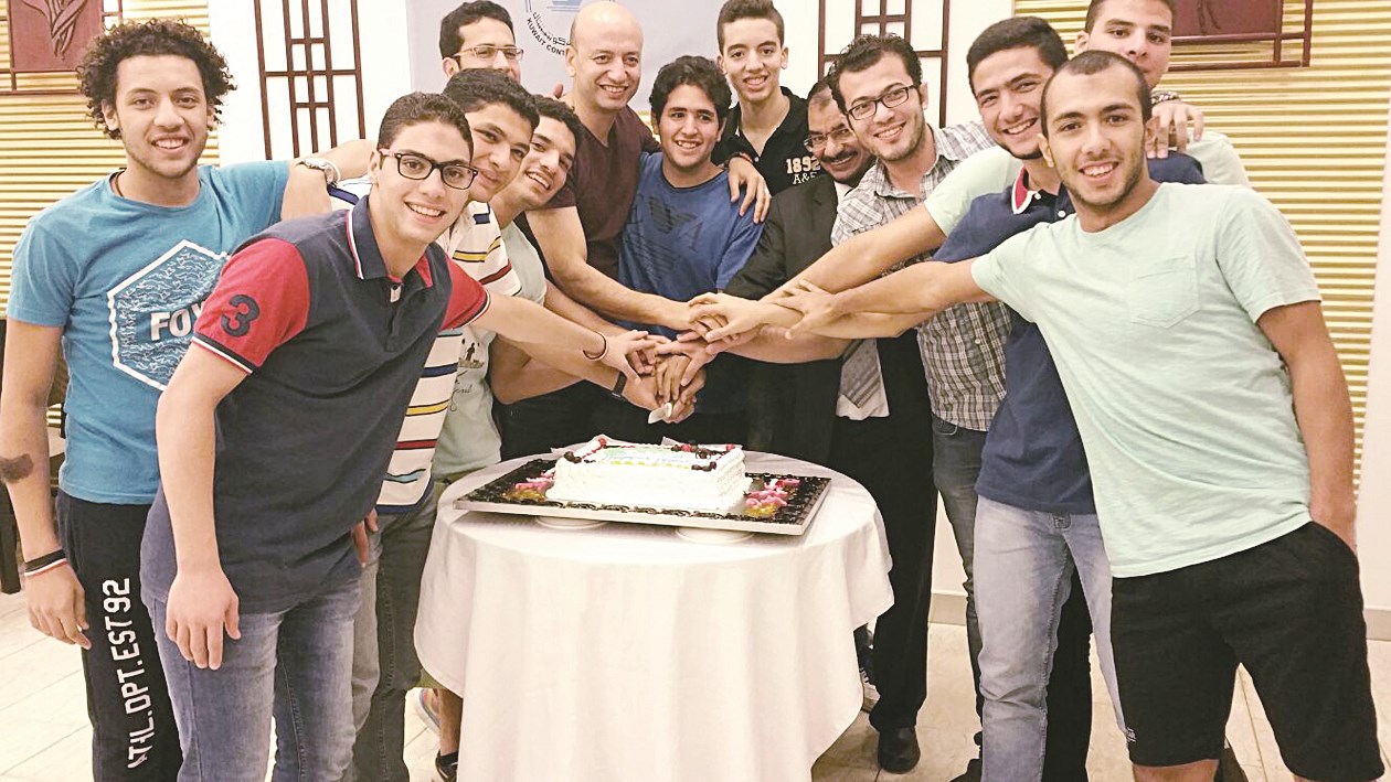 تقطيع كعكة الاحتفال