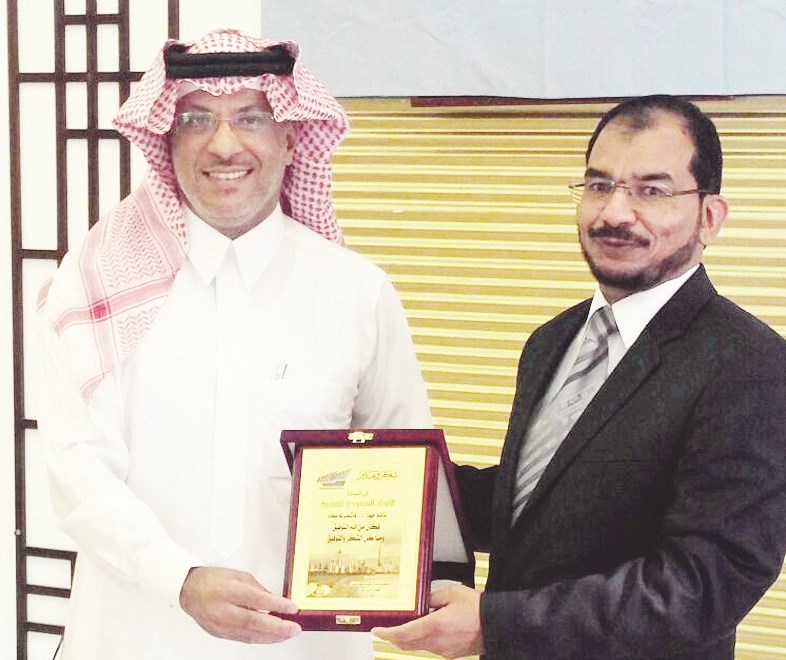 كمال حسين يكرّم رئيس وفد المبارزة السعودي