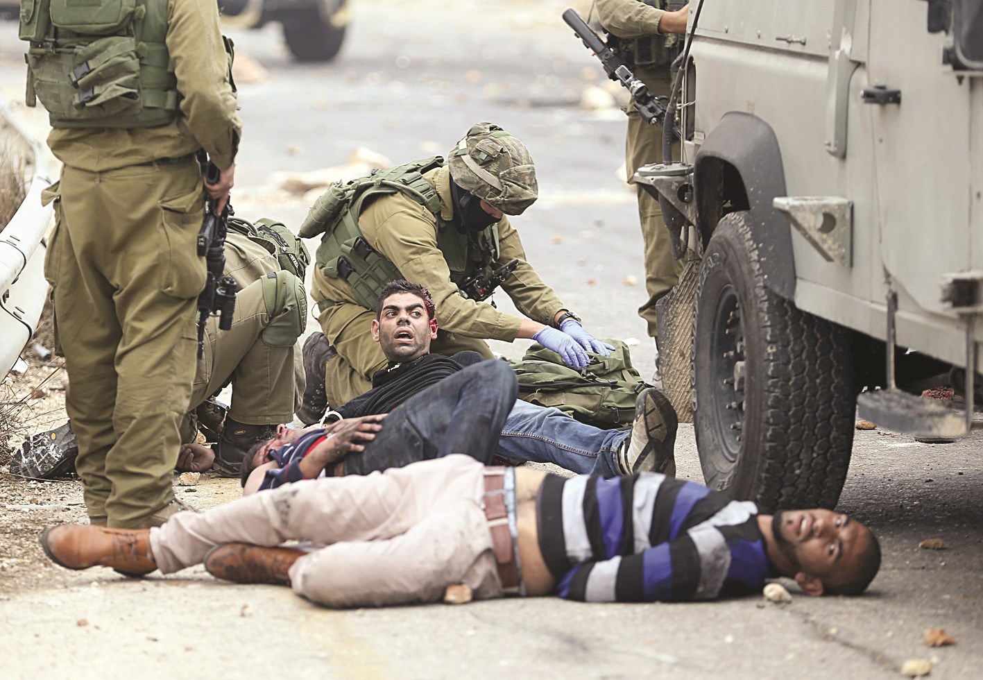 u062cu0646u0648u062f u0627u0633u0631u0627u0626u064au0644u064au0648u0646 u064au0639u062au0642u0644u0648u0646 u0645u062au0638u0627u0647u0631u064au0646 u0641u0644u0633u0637u064au0646u064au064au0646 u0623u0635u064au0628u0648u0627 u062eu0644u0627u0644 u0627u0634u062au0628u0627u0643u0627u062a u0642u0631u0628 u0631u0627u0645 u0627u0644u0644u0647   (u0631u0648u064au062au0631u0632)