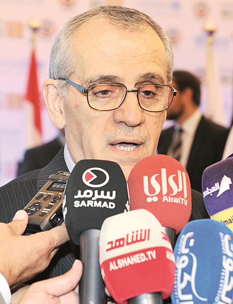 العلوان متحدثاً في ختام الاجتماعات