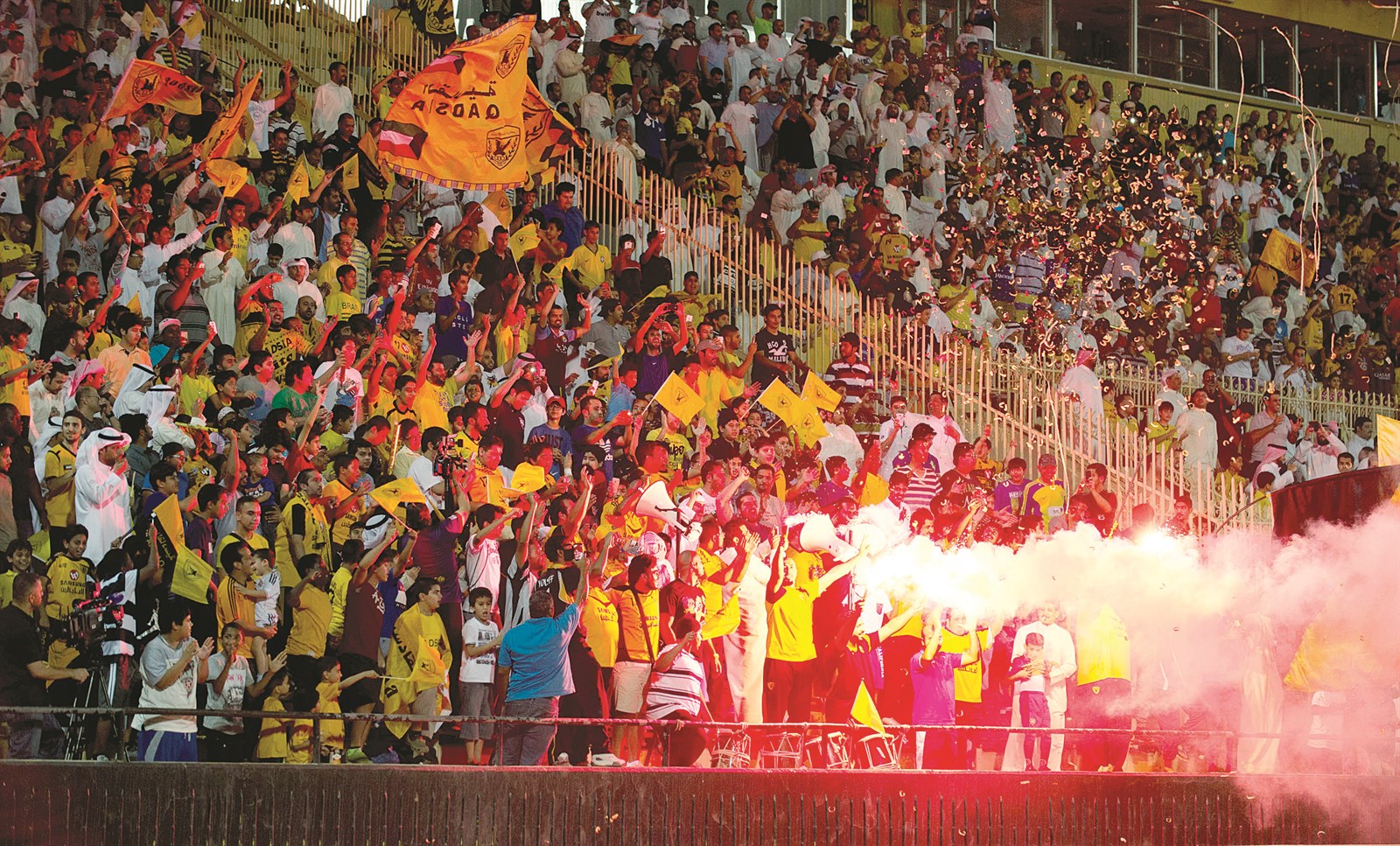 u00abu0646u0627u0631u00bb u0627u0644u0623u0632u0645u0627u062a u062au0633u0631u0651u0628u062a u0627u0644u0649 u00abu0627u0644u0623u0635u0641u0631u00bb (u0627u0644u0623u0631u0632u0642 u062fu0648u062a u0643u0648u0645)