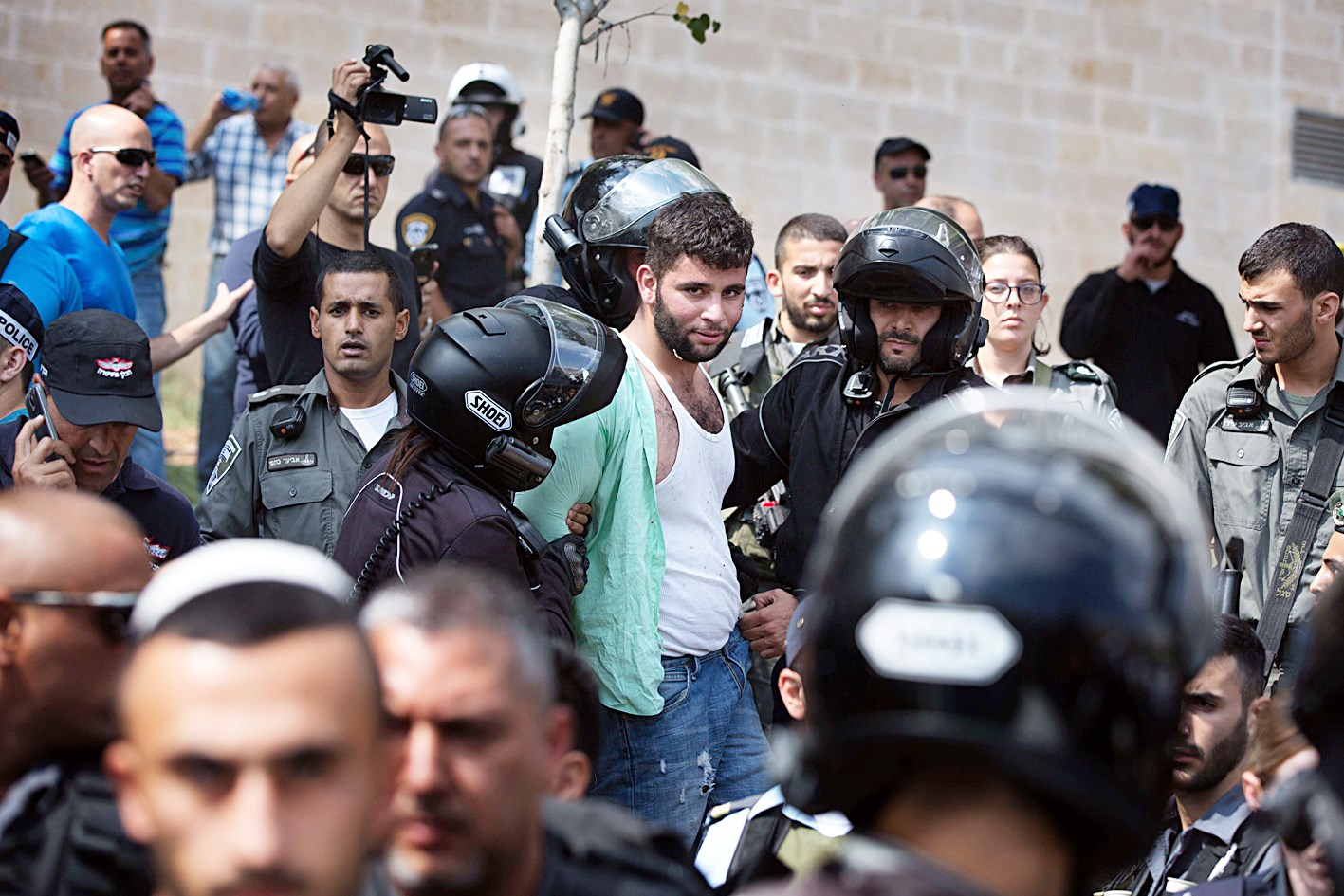 u0639u0646u0627u0635u0631 u0645u0646 u0627u0644u0634u0631u0637u0629 u0627u0644u0625u0633u0631u0627u0626u064au0644u064au0629 u062au0639u062au0642u0644 u0627u0644u0641u0644u0633u0637u064au0646u064a u0627u0644u0630u064a u0637u0639u0646 u0641u062au0649 u064au0647u0648u062fu064au0627u064b u0641u064a u0627u0644u0642u062fu0633 u0627u0645u0633 (u0627 u0641 u0628)