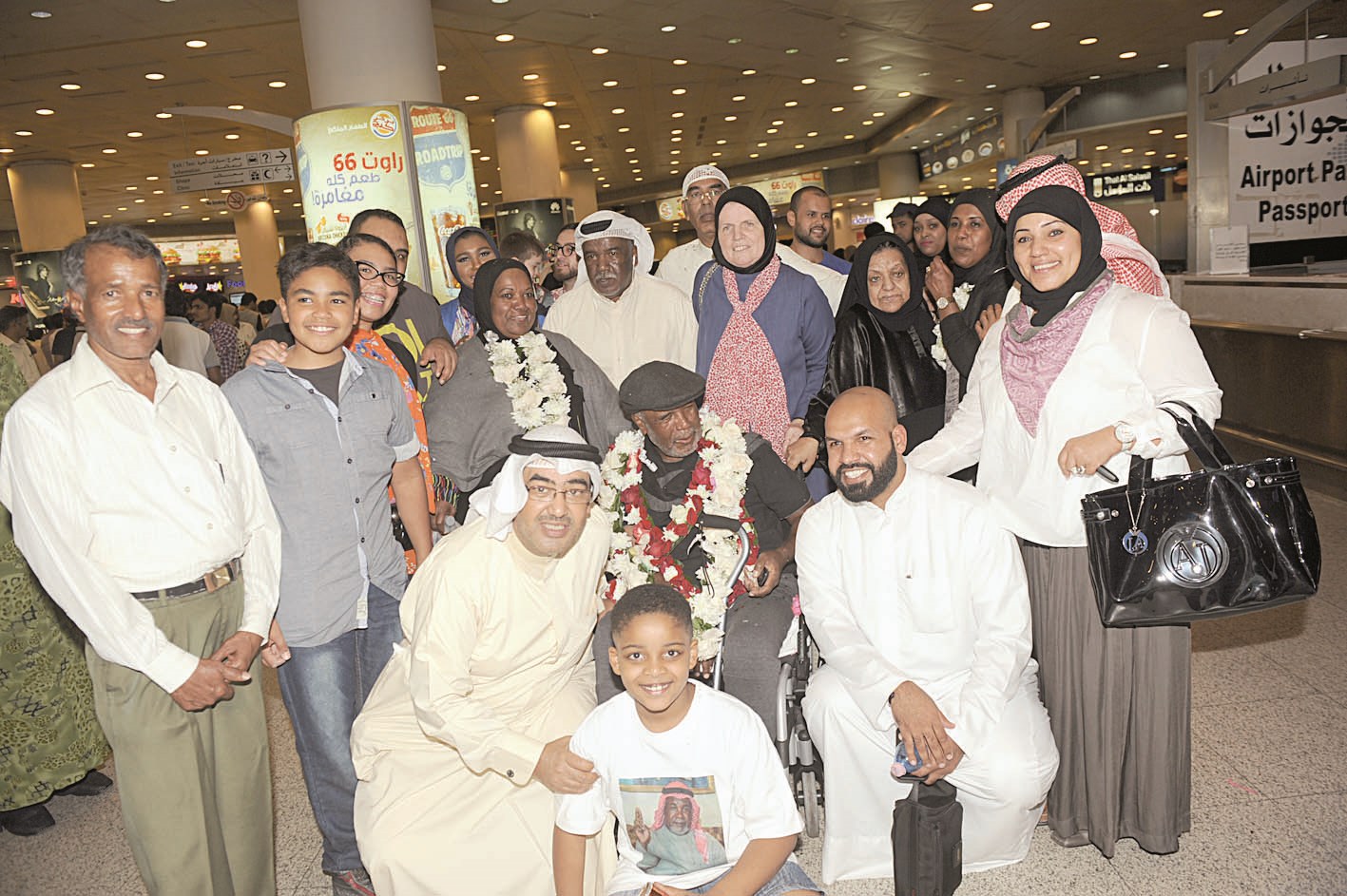 محمود الرزوقي محاطاً بأسرته