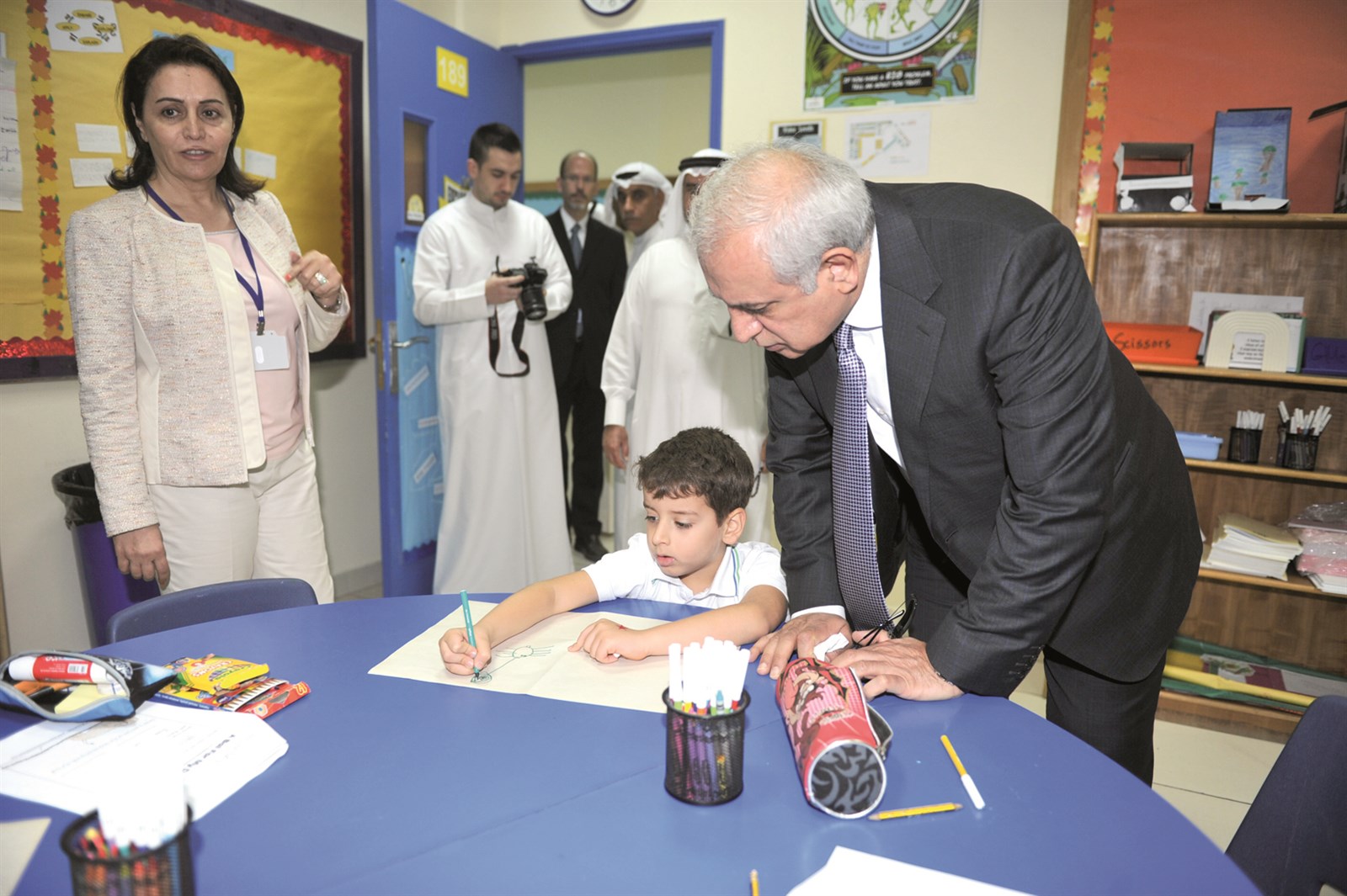 u0627u0644u0639u064au0633u0649 u064au062au0627u0628u0639 u0645u0646u0627u0647u062c u0627u0644u0645u062fu0627u0631u0633 u0627u0644u0623u062cu0646u0628u064au0629  (u062au0635u0648u064au0631 u0646u0648u0631 u0647u0646u062fu0627u0648u064a)