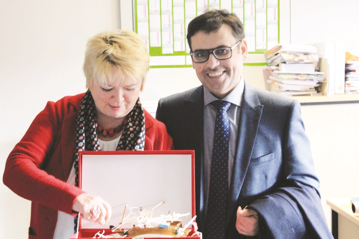 u0647u062fu064au0629 u0645u0646 u0627u0644u062du0631u0628u0634 u0627u0644u0649 u0631u0626u064au0633u0629 u0627u0644u0634u0624u0648u0646 u0627u0644u0635u062du064au0629 u0641u064a u0627u0644u0628u0631u0644u0645u0627u0646 u0627u0644u0627u0644u0645u0627u0646u064a