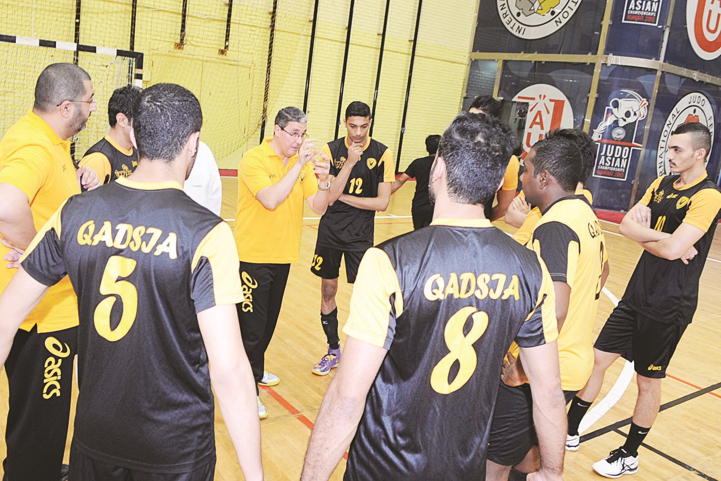 u0628u0646 u0643u0639u0628u0627u0631 u064au0648u062cu0651u0647 u0644u0627u0639u0628u064a u0627u0644u0642u0627u062fu0633u064au0629 u0641u064a u0627u0644u0645u0628u0627u0631u0627u0629 u0623u0645u0627u0645 u00abu0627u0644u0643u0648u064au062au00bb   (u062au0635u0648u064au0631 u0643u0631u0645 u0630u064au0627u0628)