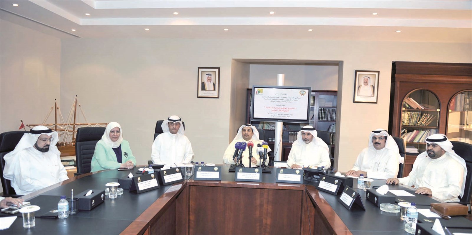 u0627u0644u0635u0627u0646u0639 u0645u062au062du062fu062bu0627 u0641u064a u0627u0644u0645u0624u062au0645u0631 u0627u0644u0635u062du0627u0641u064a (u062au0635u0648u064au0631 u0646u0648u0631u0647u0646u062fu0627u0648u064a)