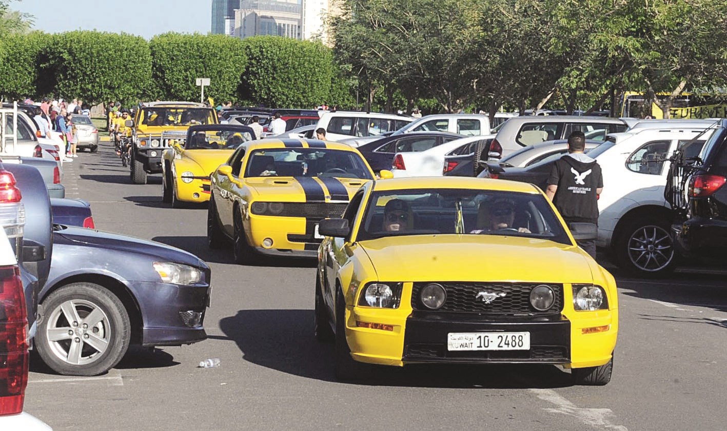 انطلاق مسيرة السيارات الصفراء (تصوير زكريا عطية)