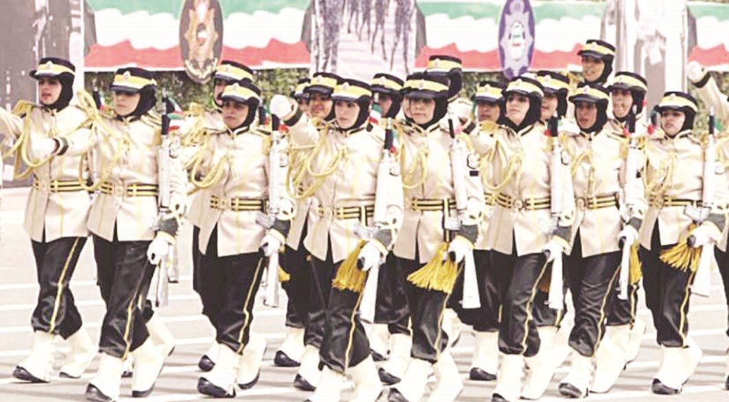 الدفعة الأولى من الشرطة النسائية... خطوة أولى في طريق الألف ميل