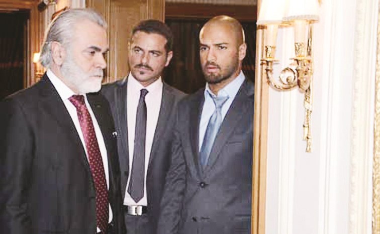 ... ومع يوسف الخال ورفيق علي أحمد في مشهد من «جذور»